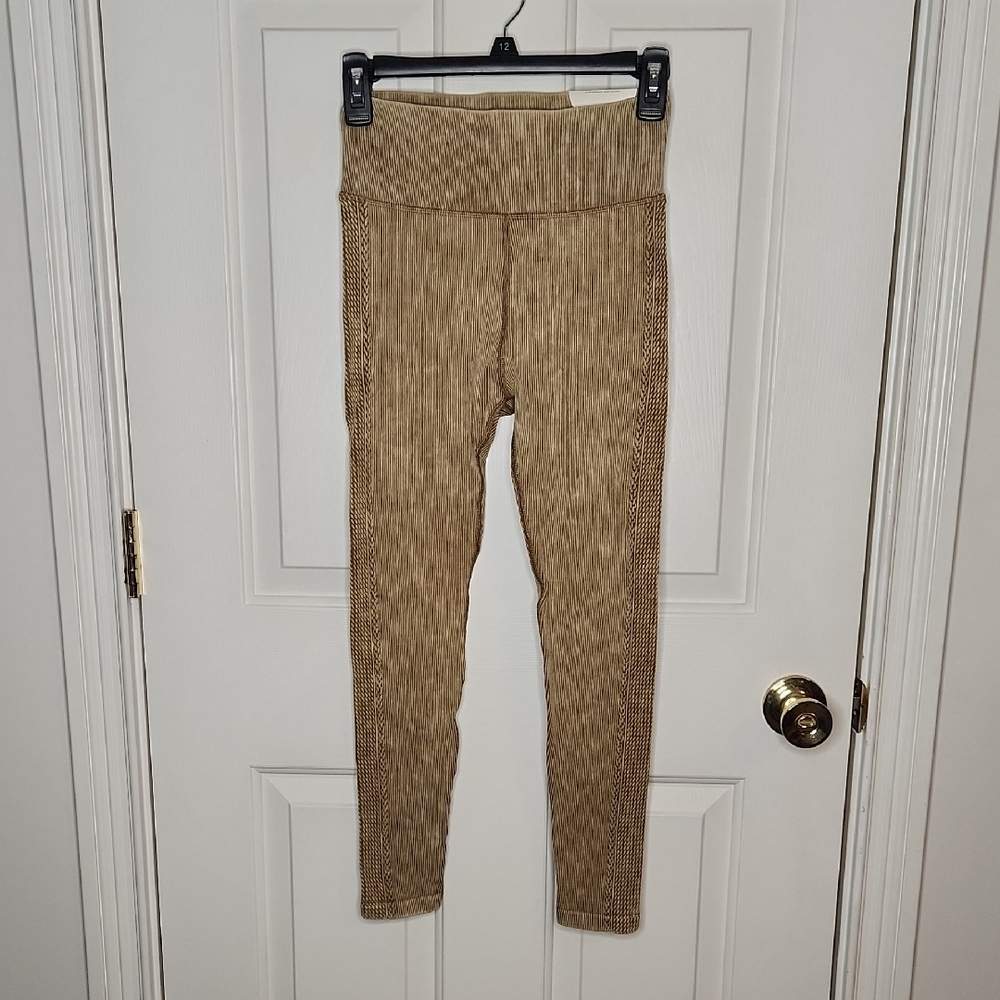 Offline By Aerie High Rise Seamless Cable 7/8 Leggings  Size S  NWT